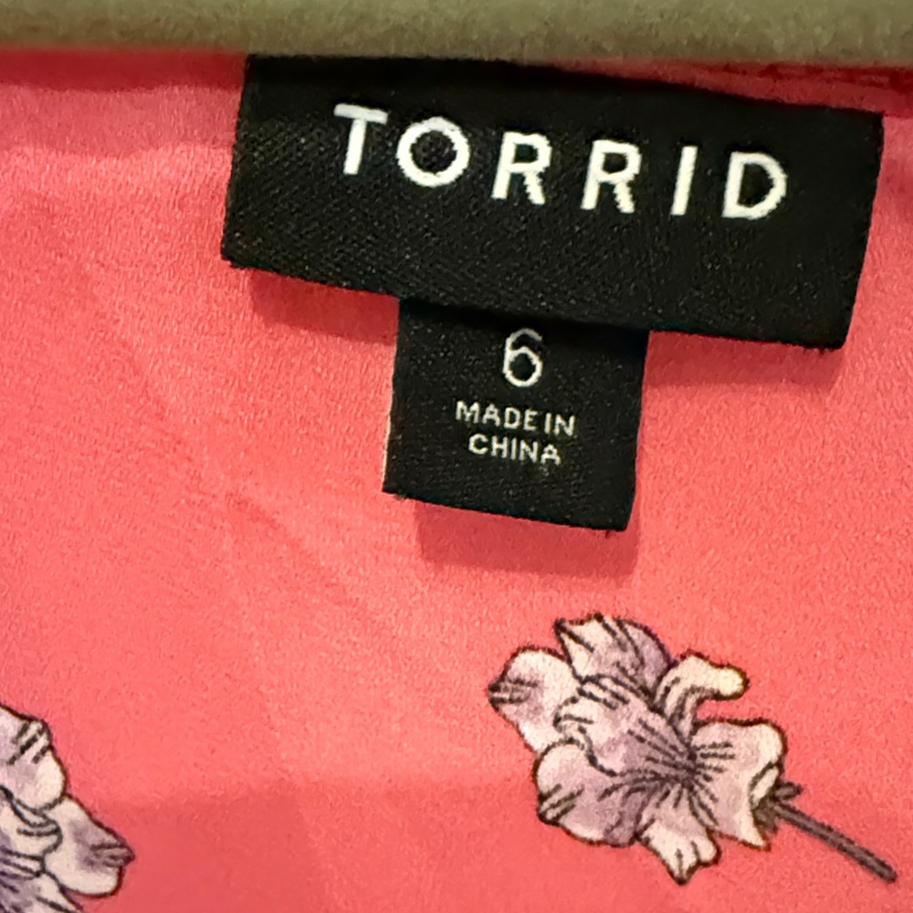 Torrid Size 6 Floral Hi-Low V-Neck Tunic Top - Pink - Picture 2 of 3